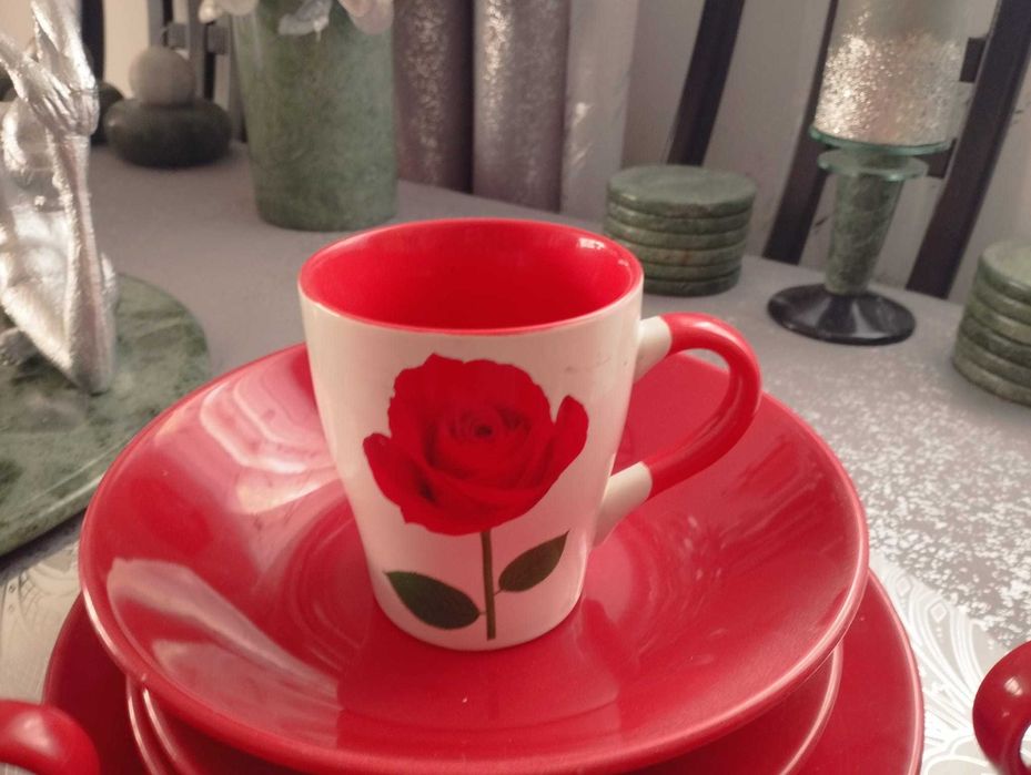 Naczynia kuchenne czerwone 11 sztuk