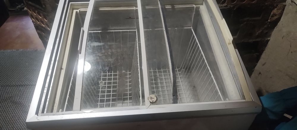 Продам морозильну камеру 200 л. недорого