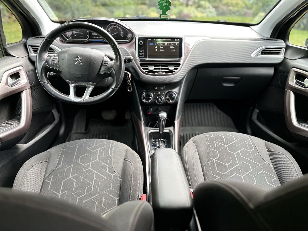 Peugeot 2008 1.6 benzyna + gaz, hak, automat, świetny stan