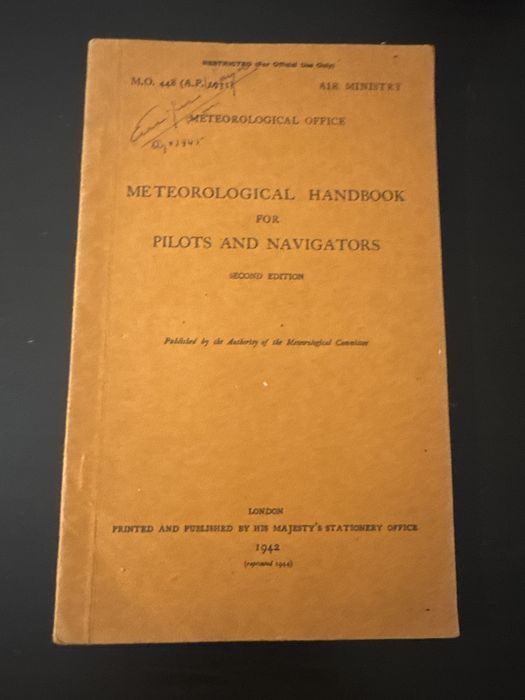 Meteorological handbook for pilots and navigators ano 1942