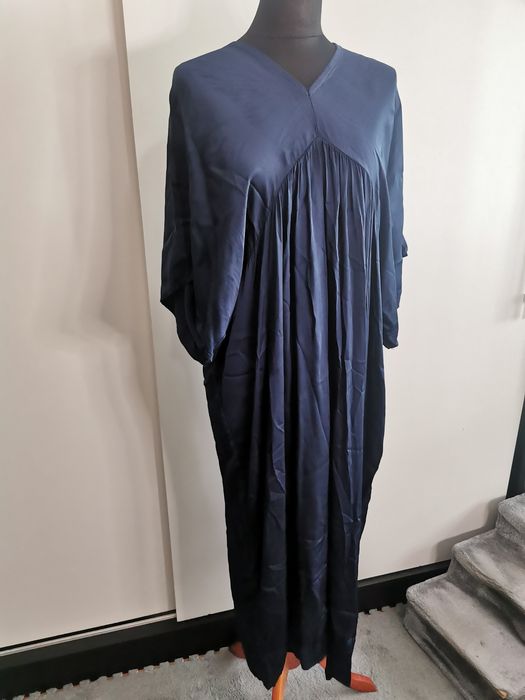 Śliczna satynowa granatowe długa sukienka plus size oversize 30% jedwa