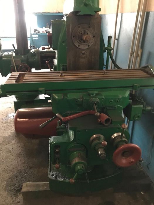 Фрезерний станок