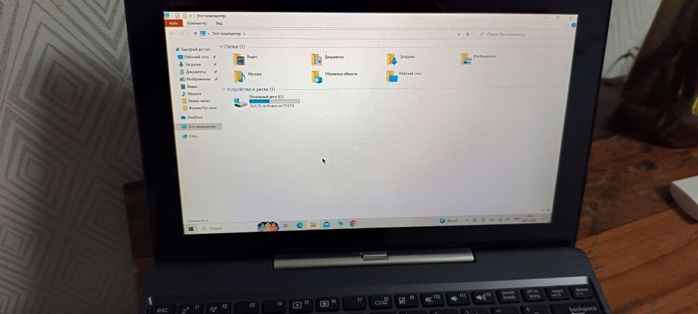 Нетбук-планшет Asus T100T  ос Windows