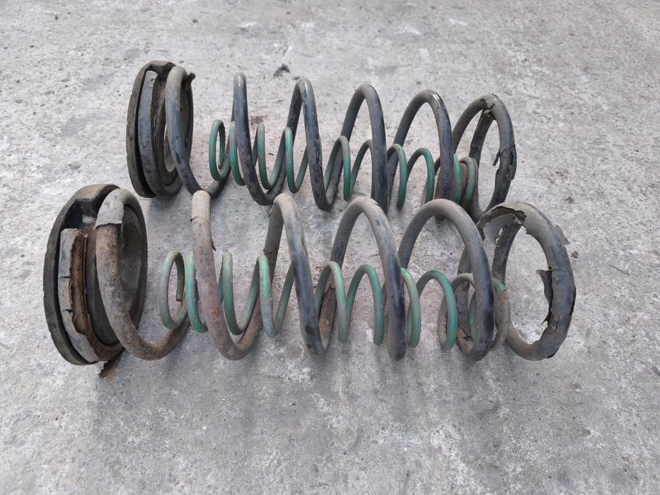 Продам задние пружины на SsangYong rexton