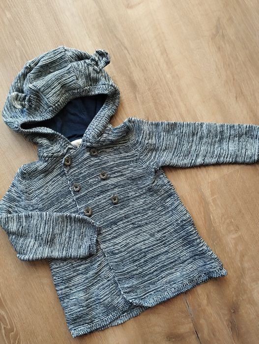 Elegancki sweterek niemowlęcy 74/80