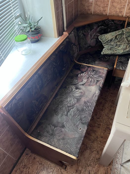 Куток кухонний з подушками