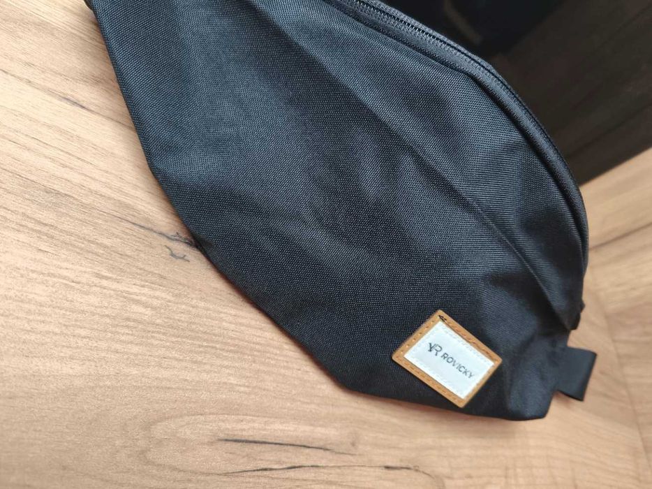 Duża pojemna nowa nerka czarna nowa długi pas biodrowy max. 110 cm