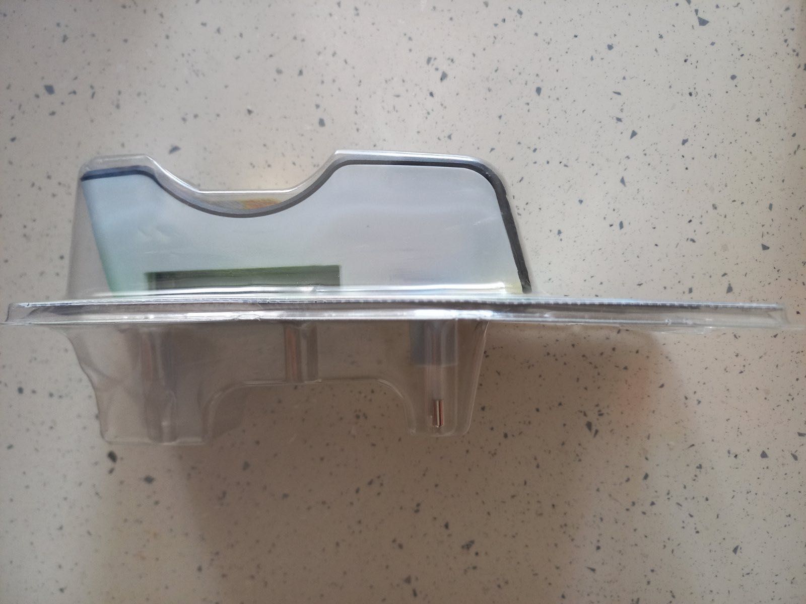 Зарядний пристрій VARTA Pocket Charger empty (57642101401)