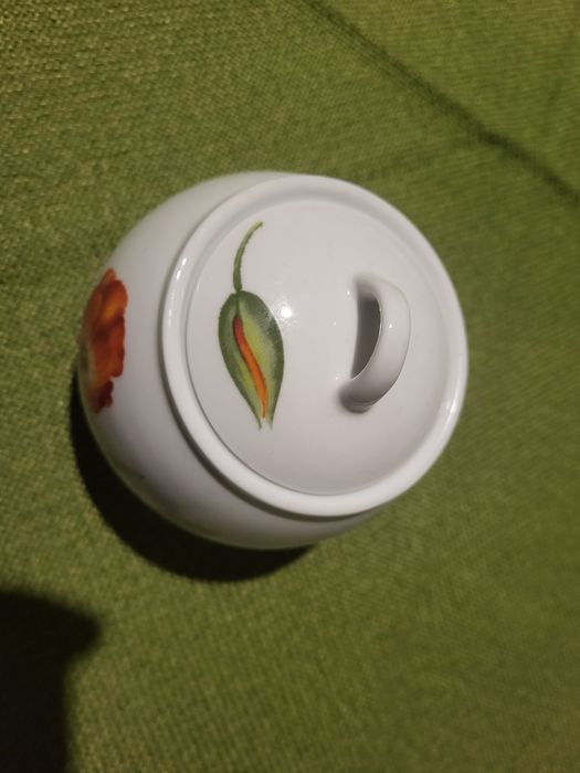 Urocza, porcelanowa cukierniczka  z makami Cza Cult