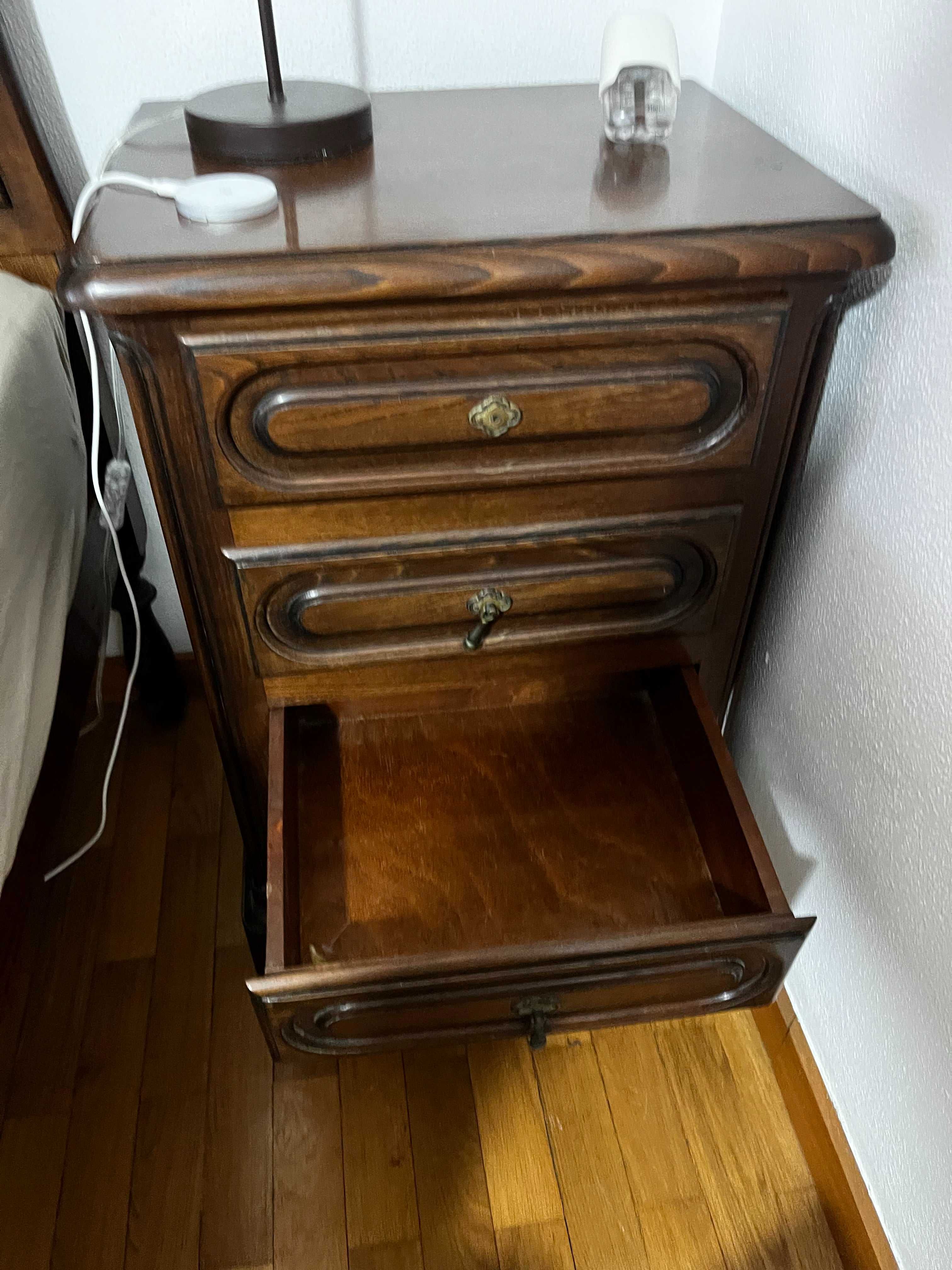 Roupeiro de quarto colonial