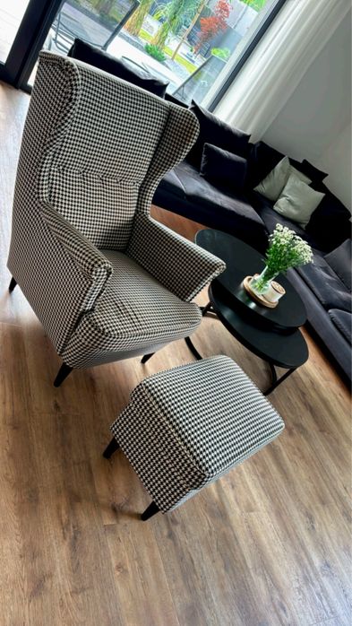 Fotel uszak STRANDMON  wraz z podnozkiem