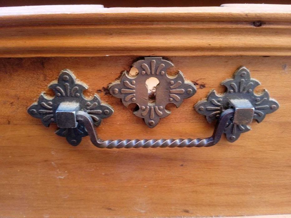 Шкаф антикварный резной.