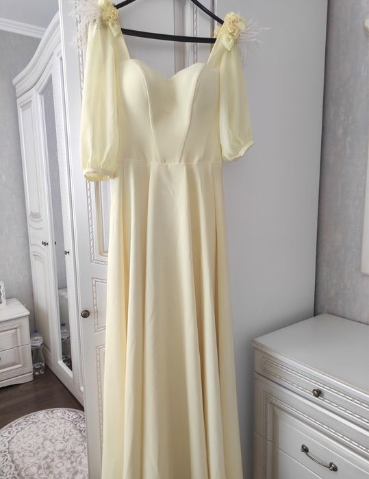 Сукня,в хорошому стані,одягала один раз