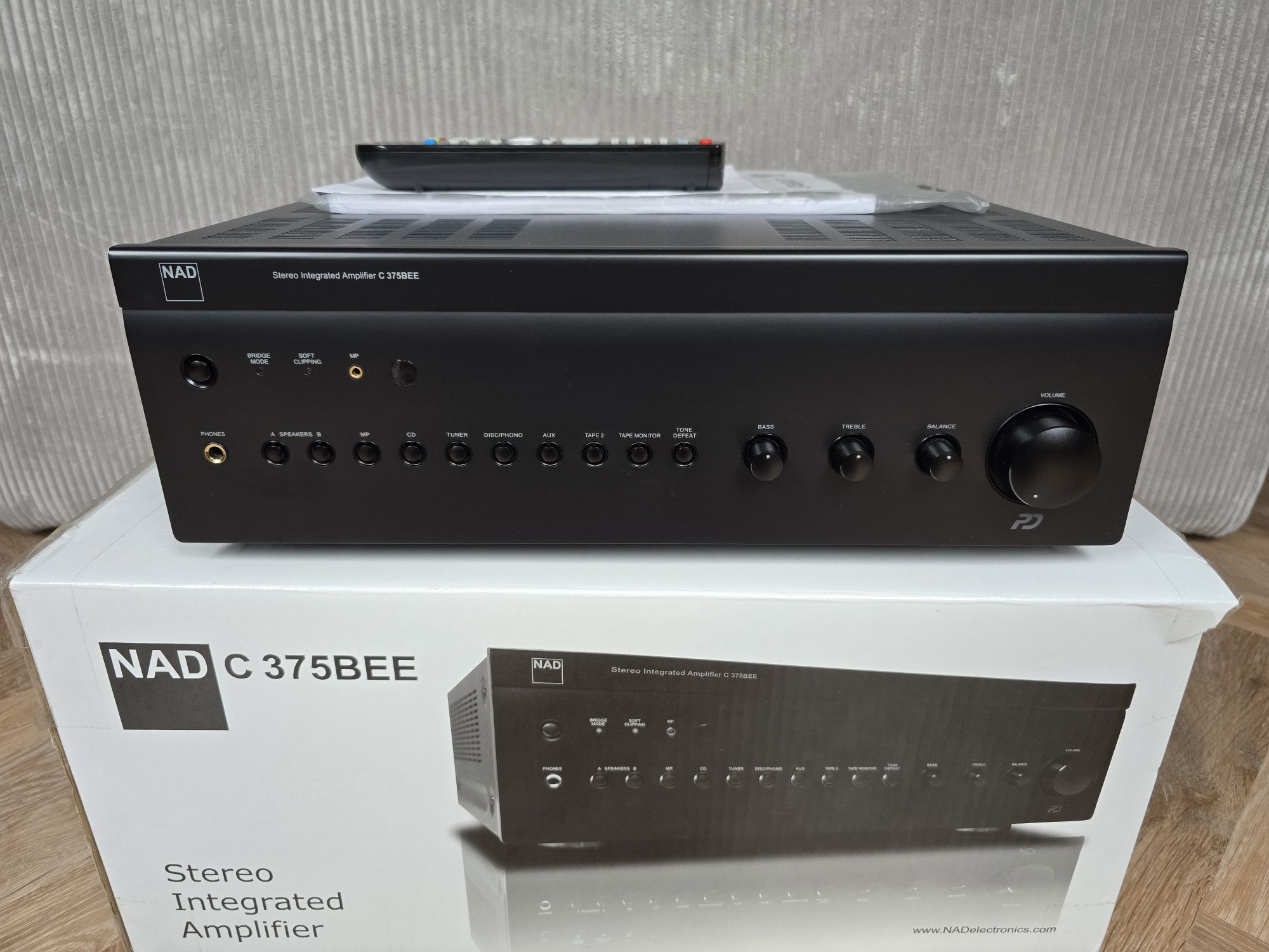 NAD c375 bee wzmacniacz zintegrowany