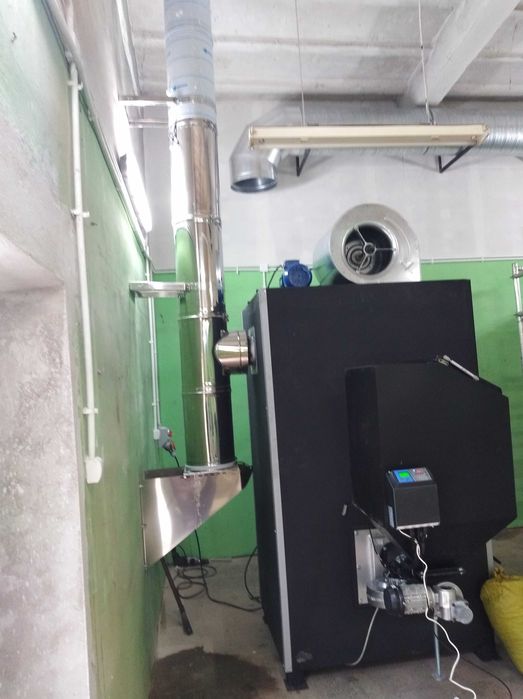 Piec nadmuchowy z podajnikiem 100 kw.