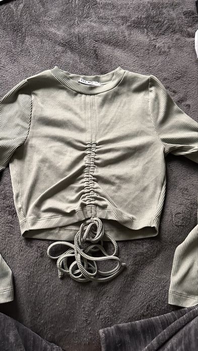 Зелений топ із завʼязками