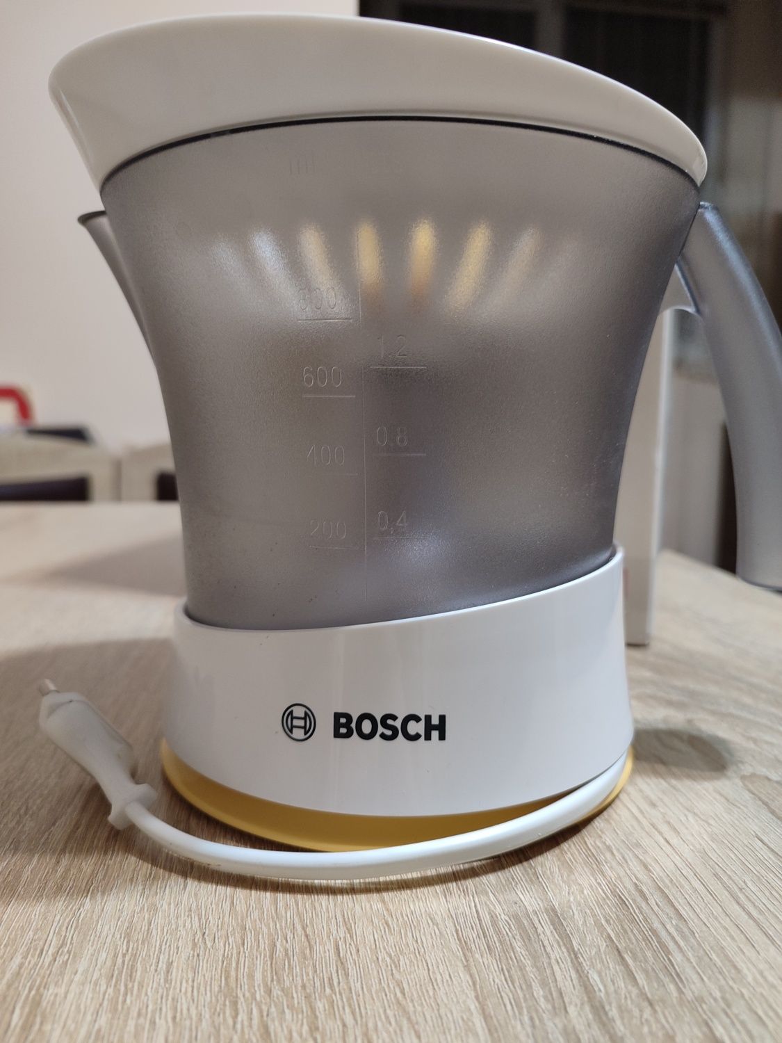 Прес для вичавлювання соку цитрусових плодів від Bosch