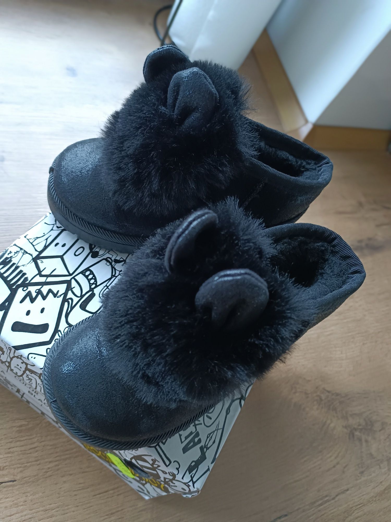 Botki emu ciepłe czarne kozaki 22 buty buciki
