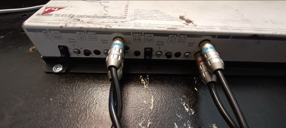 Audio system f4 560  wzmacniacz 4 kanałowy