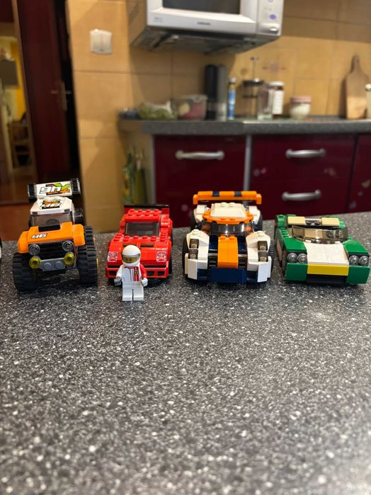 Zestaw siedmiu samochodów wyścigowych lego city