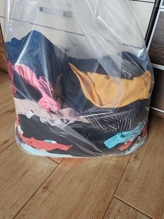 Paka damskich ubrań