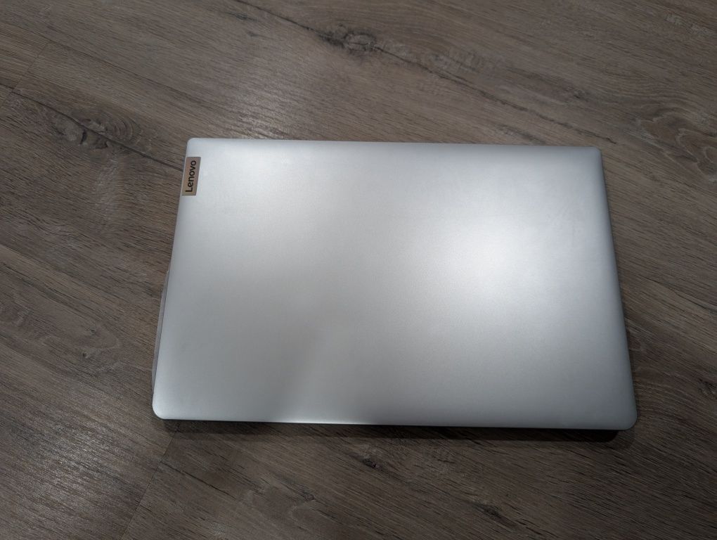 PC Lenovo Ideapad 1 15AMN7 15.6"