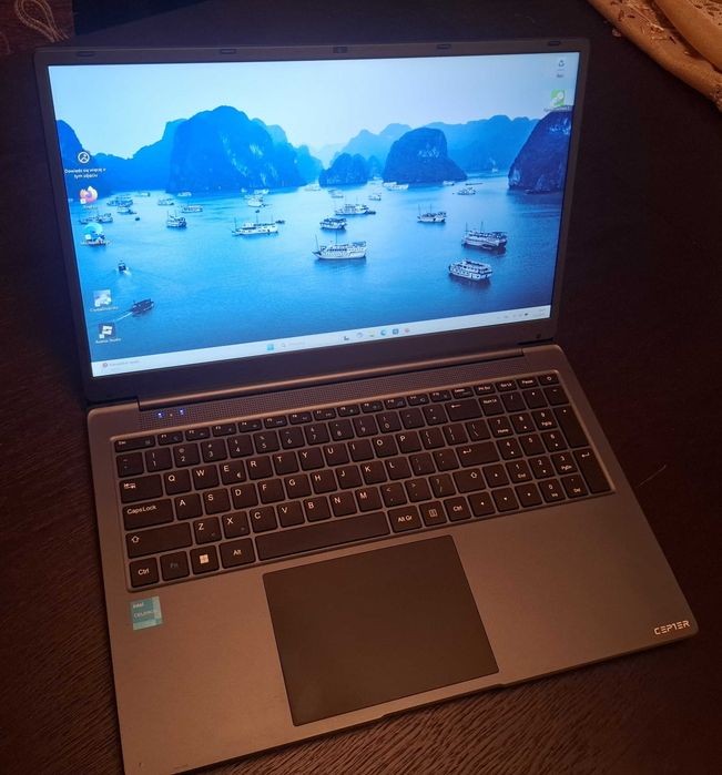 Laptop  Intel 11gen. 500Gb ssd m.2, 8 Gb ddr4 , 17,3 cale + ładowarka