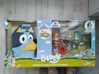 Mega zestaw Figurki+ walizka Bluey Bingo