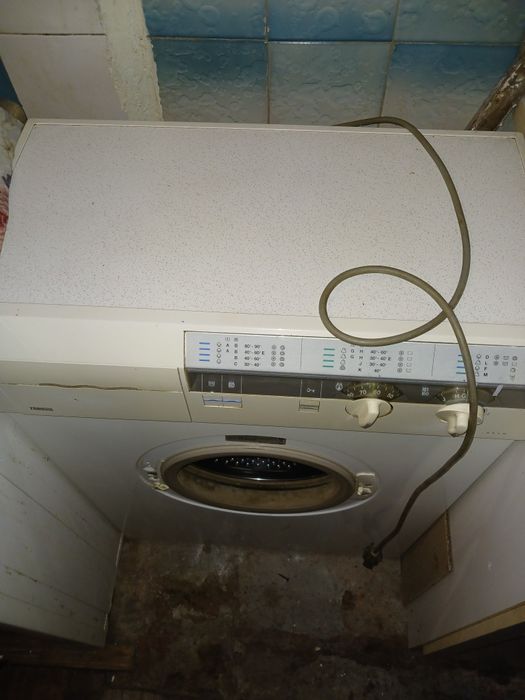 Продам на запчасти стиральную машину
