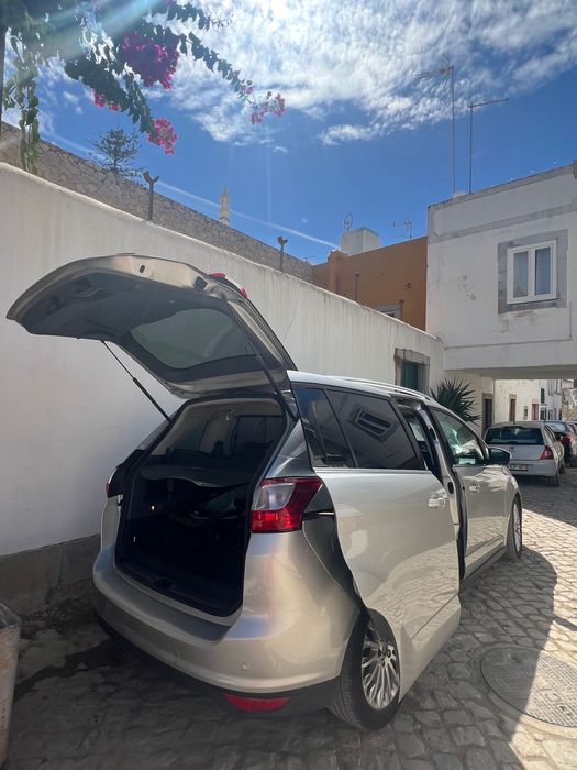 Carro em muito bom estado