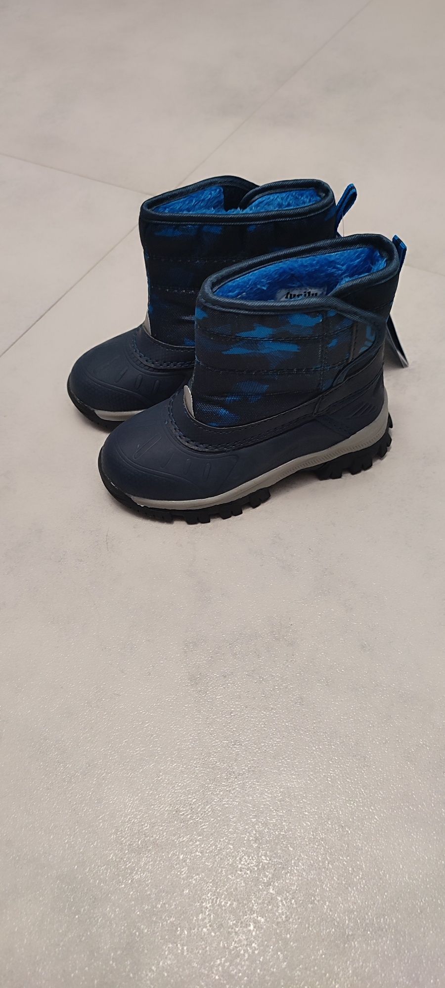 Buty zimowe śniegowce nowe rozm. 25 na rzep