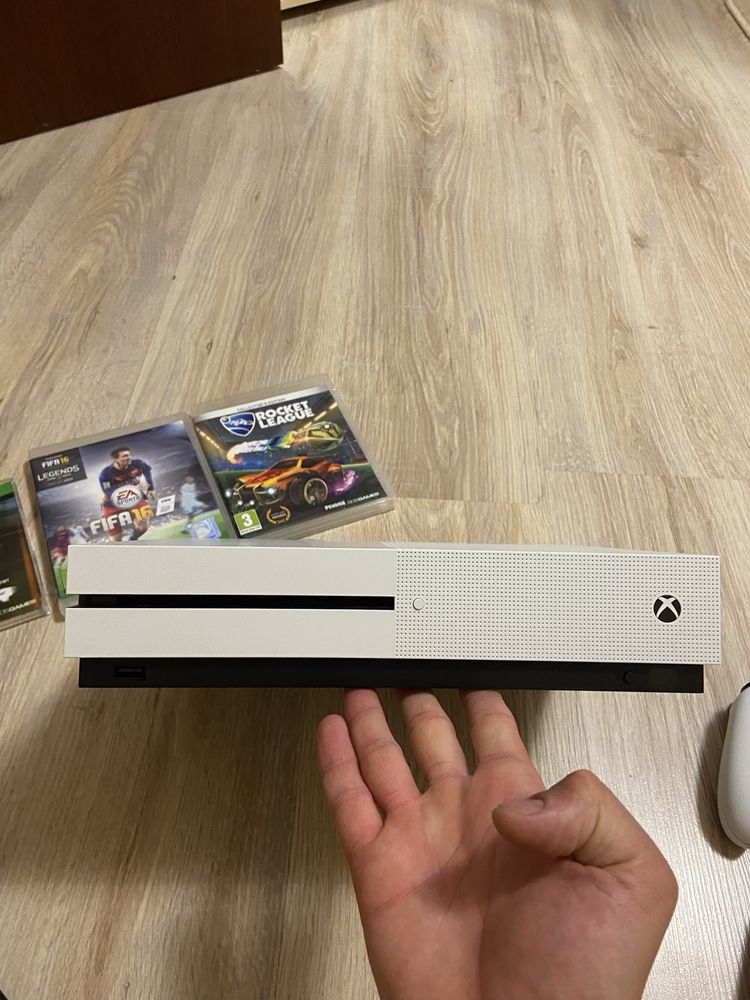 Xbox one s 1 tb.