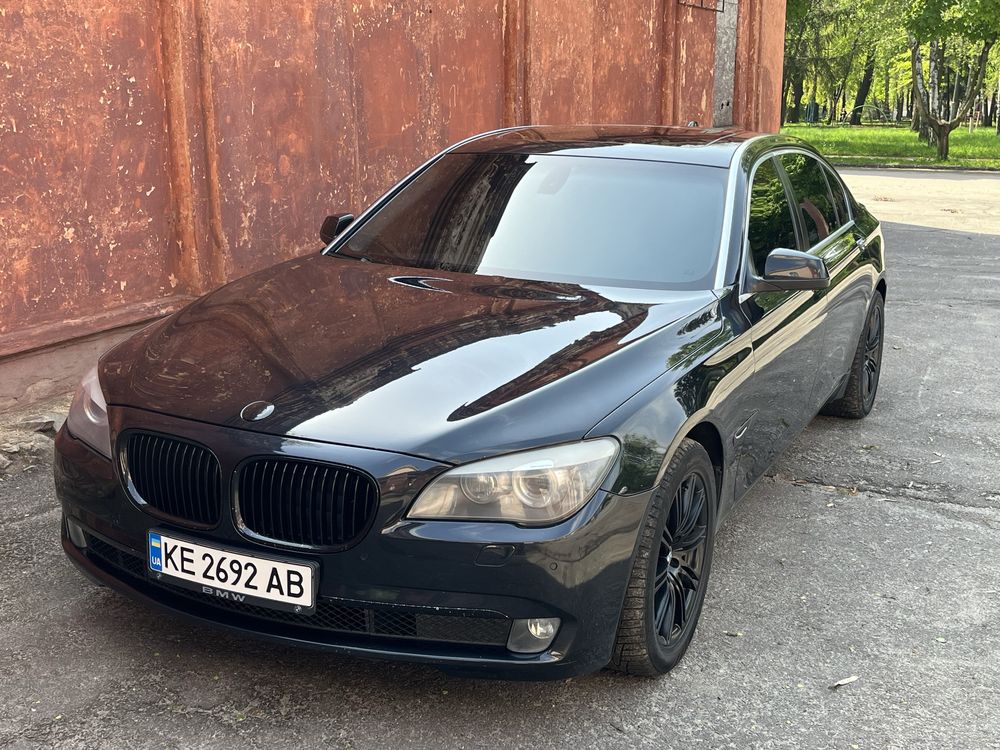 Комфортне авто BMW 740L F02