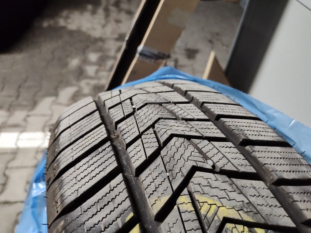 Opony zimowe Tracmax X-PRIVILO 235/55 R18 XL jak nowe