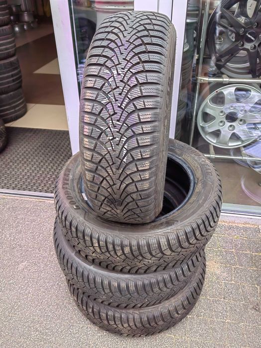 205/60R16 92H Goodyear Ultragrip komplet zima 2020 KZ45