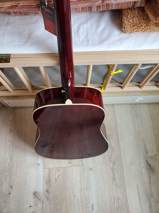 повнорозмірна акустична гітара світла посилений вузький гриф