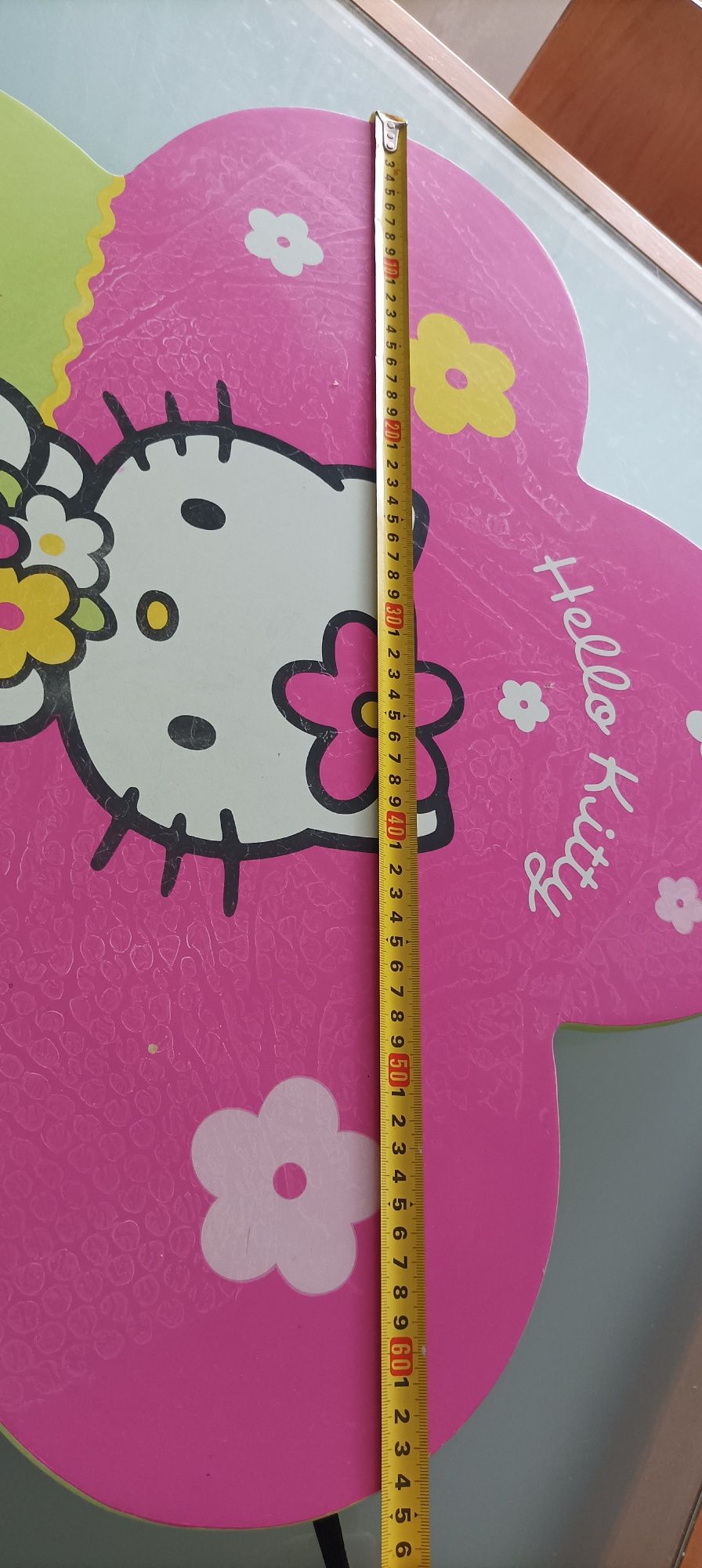 Mesa da Hello Kitty em forma de flor