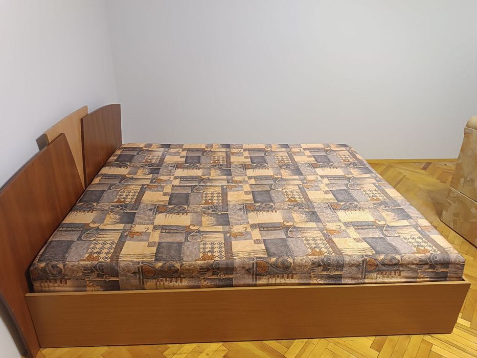 Двоспальне ліжко