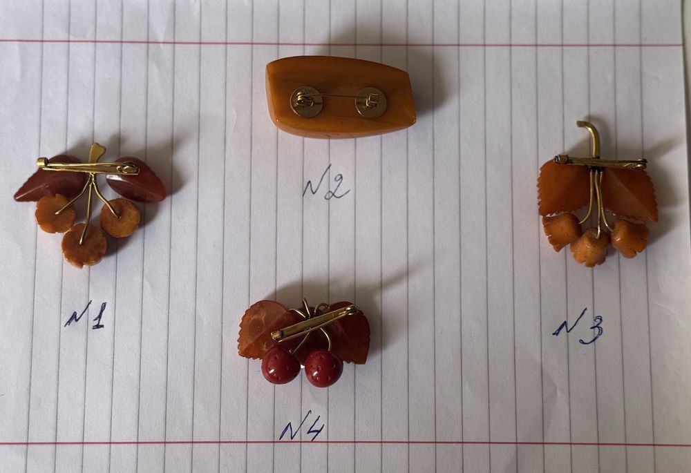 Янтарная брошь СССР