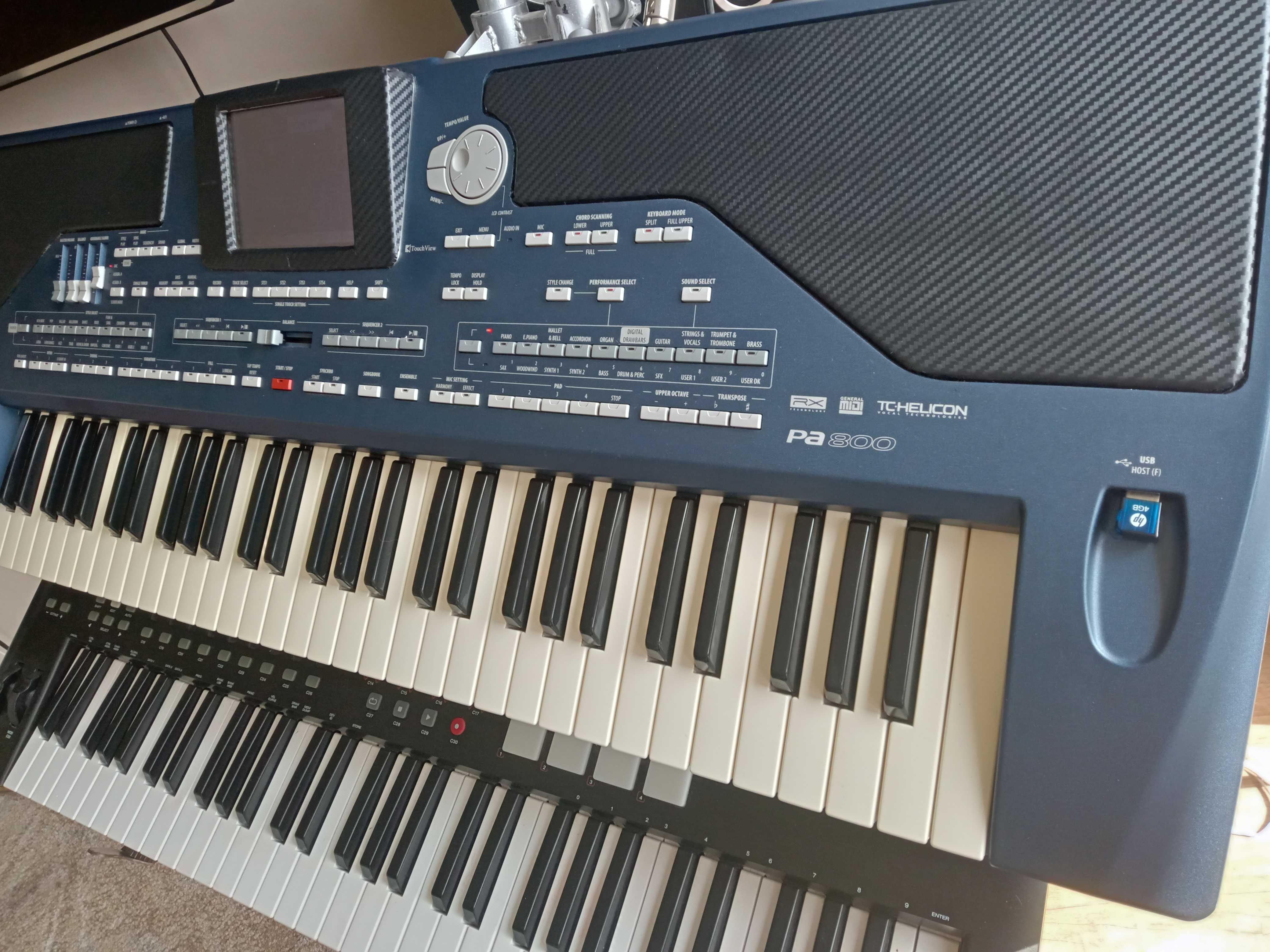 Korg Pa 800 - TC Helicon