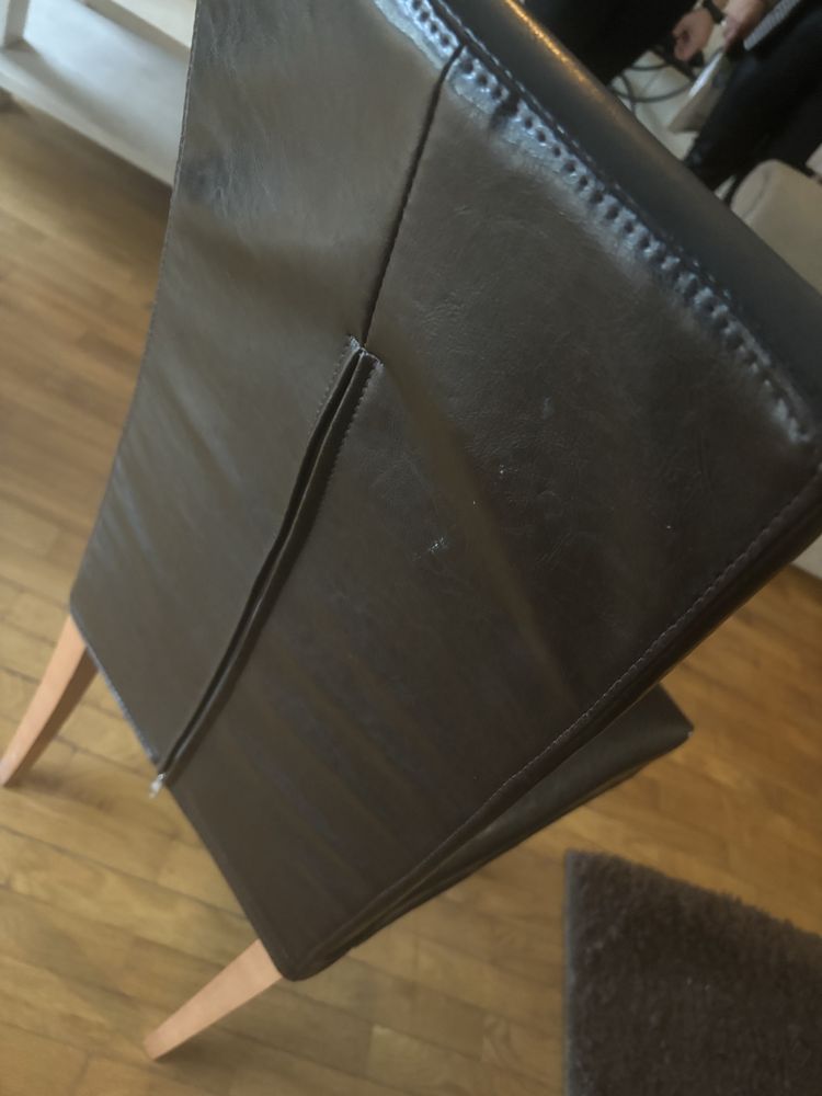 Variadas cadeiras de mesa
