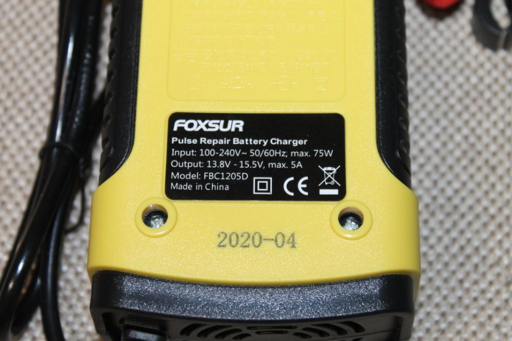 Foxsur Зарядное устройство авто мото аккумулятор 5-6А 12В автоматичес