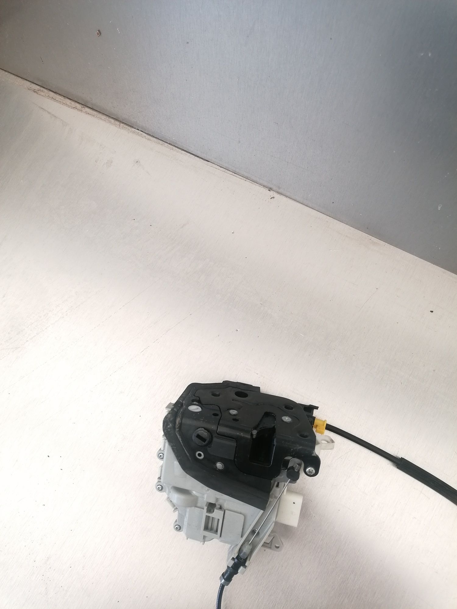 Audi A3 8V A4 B8 A5 8T 8K0 zamek drzwi prawy tył prawych tylnych