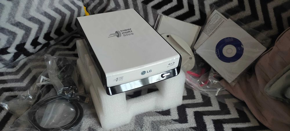 LG BE08LU20 czarno-biały BOX Zewn.nageywarka Blu-Ray/DVD/CD_WAWA ideał