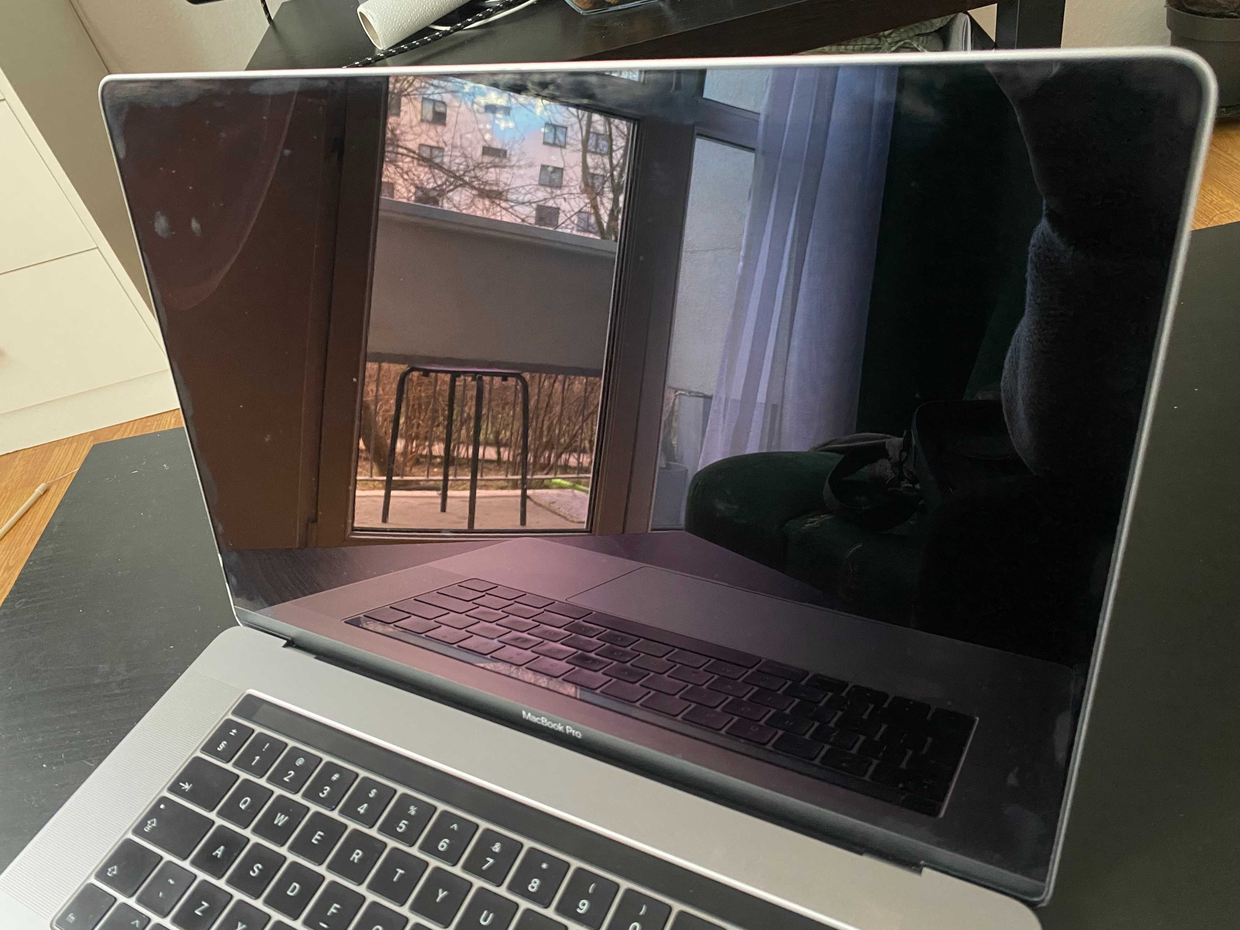 Macbook Pro 15,4" 2017 i7 16GB / 500GB A1707