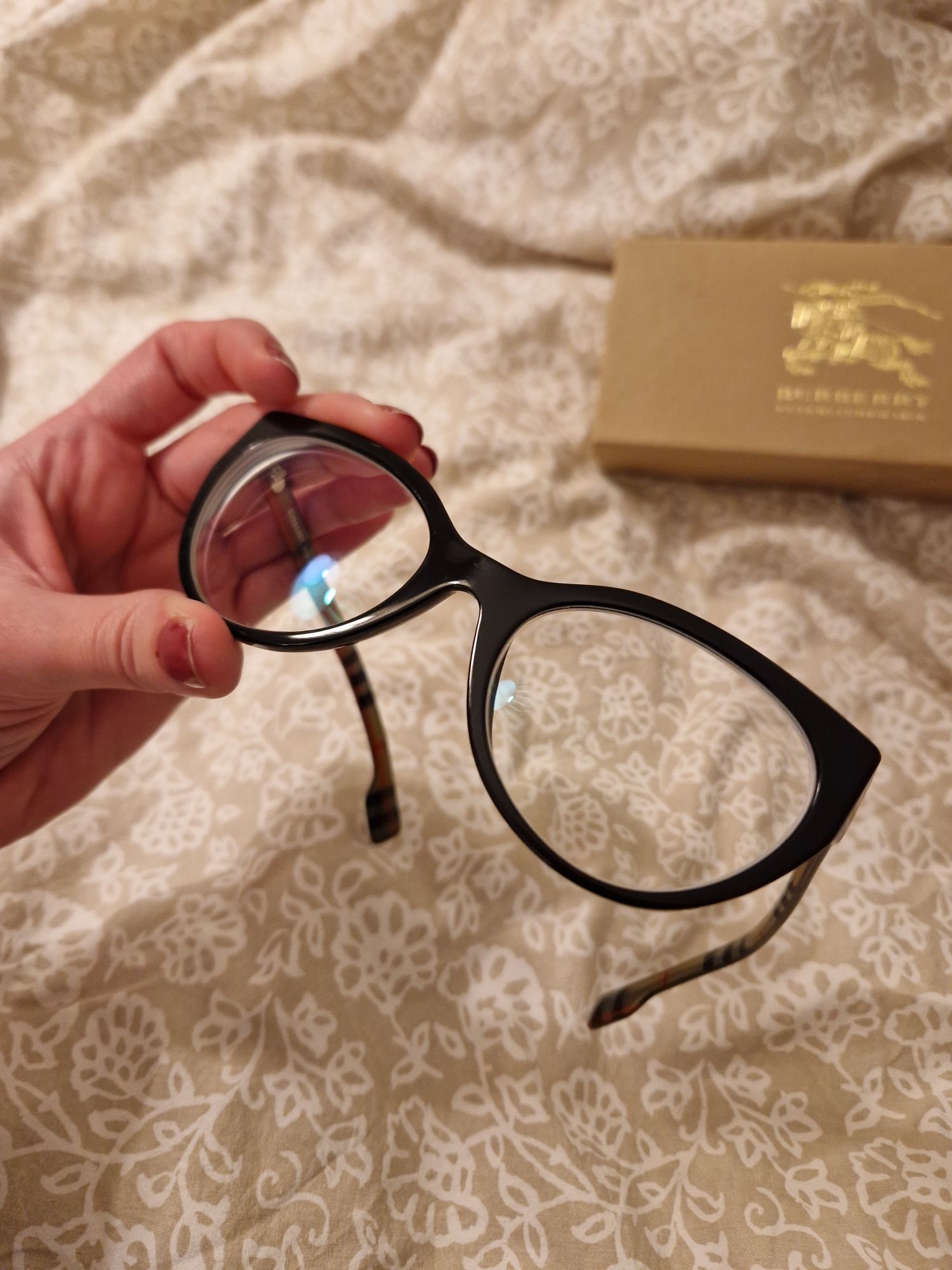 Burberry okulary oprawki kocie czarne kratka