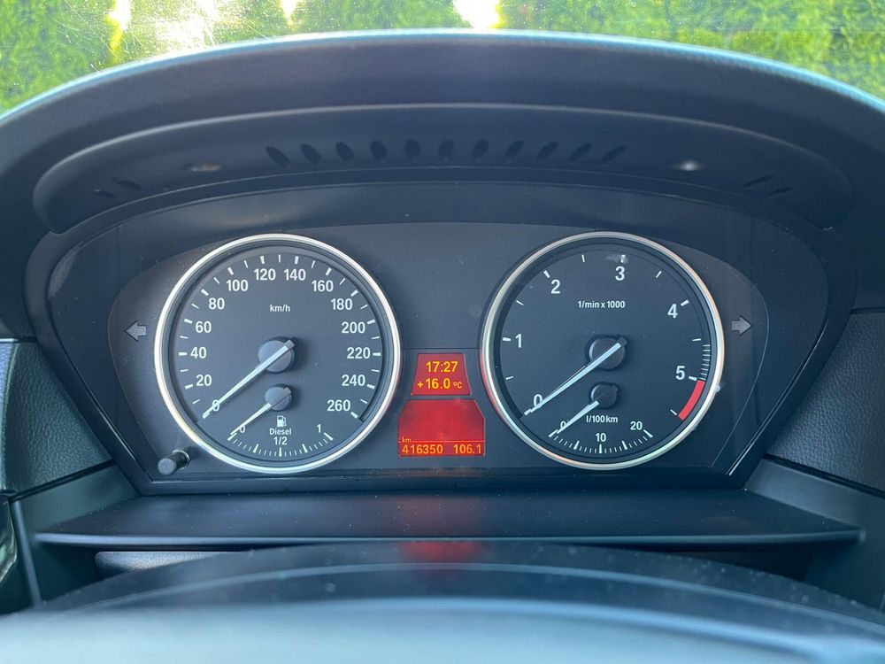 BMW E60 Seria 5 530xd 2010 touring 270KM czarna bardzo duży serwis