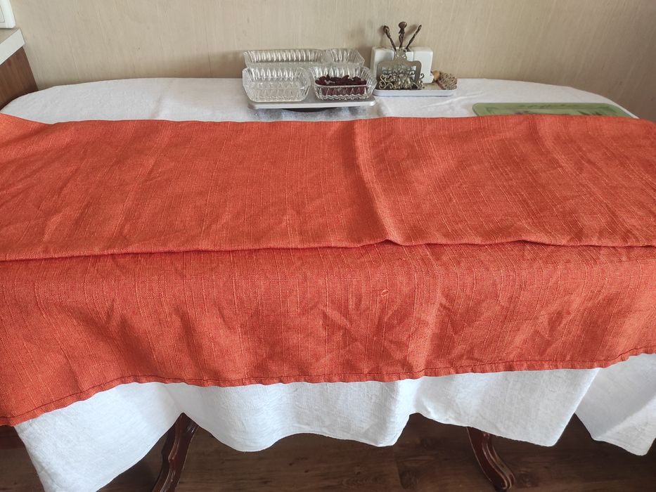 Скатертини на стіл тканеві