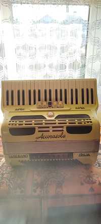 Akordeon Accordiola  Camerano 120 basów 4 chóry