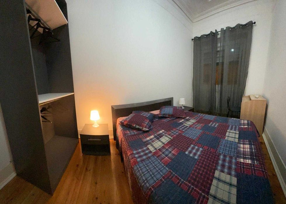 Quartos para casais, ótima localiz, desp inclusas, entrada facilitada